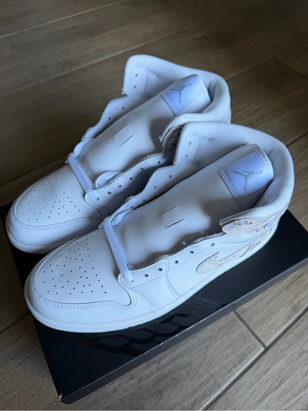 Air Jordan 1 Mid Men’s White Casual Sneakers